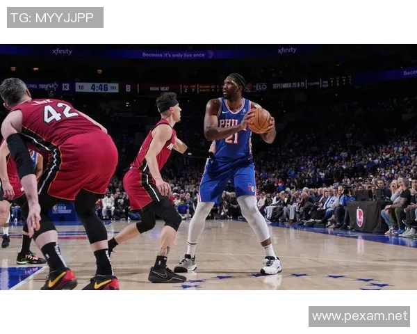 恩比德领衔76人挑战掘金球队争夺季后赛关键胜利